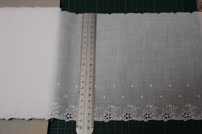 画像1: 【刺繍のキレイな日本製】4.4m！幅18.5ｃm桔梗みたいな花柄綿レース　オフホワイト