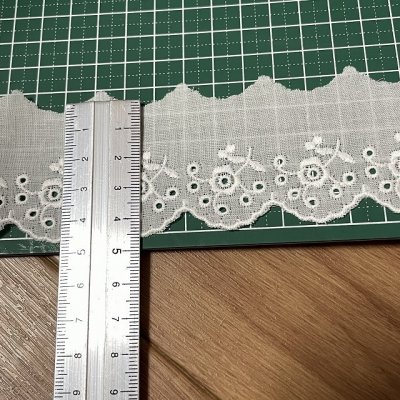 画像1: 【お買い得２点限り】刺繍のきれいな薔薇柄綿レース　オフホワイト　幅4.5cm　日本製　12m　