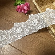 画像2: 【お買い得4点限り】綿レース　ホワイト　幅8cm　大輪の薔薇モチーフ柄　日本製　6m (2)