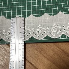 画像3: 【お買い得２点限り】刺繍のきれいな薔薇柄綿レース　オフホワイト　幅4.5cm　日本製　12m　 (3)