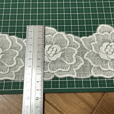 画像4: 【お買い得4点限り】綿レース　ホワイト　幅8cm　大輪の薔薇モチーフ柄　日本製　6m (4)