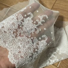 画像5: 【高品質な日本製】チュールレース　オフホワイト　幅16cm細糸遣い　3ｍ巻　繊細な小花柄 (5)