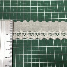 画像4: 【お買い得5点限り】刺繍のきれいな葉っぱ柄綿レース　オフホワイト　幅2.7cm　日本製　4m　 (4)