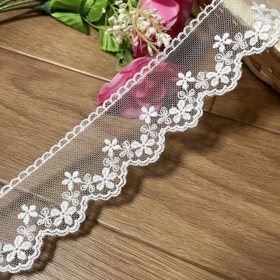 画像3: 【高品質な日本製】チュールレース　オフホワイト　幅4cm　３ｍ巻　小花柄　刺繍は綿糸100%