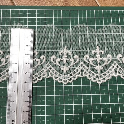 画像1: 【高品質な日本製】チュールレース　オフホワイト　幅6cm　３ｍ巻シャンデリア柄　刺繍は綿糸100%