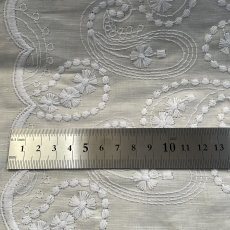 画像4: 1点限り【高品質な日本製】約幅100ｃｍ！広幅刺繍レース　高級感のあるペーズリー柄　オフホワイト　13.5m (4)