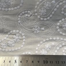 画像5: 1点限り【高品質な日本製】約幅100ｃｍ！広幅刺繍レース　高級感のあるペーズリー柄　オフホワイト　13.5m (5)