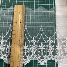 画像4: 【高品質な日本製】チュールレース　オフホワイト　幅14cm　8ｍ　ゴシック柄　刺繍は綿糸100% (4)