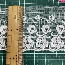 画像3: 【高品質な日本製】チュールレース　オフホワイト　幅9cm　3.5ｍ　刺繍がいっぱい小花柄　刺繍は綿糸100% (3)