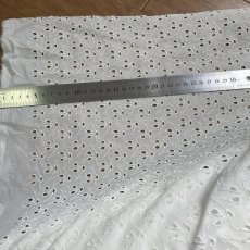 画像2: 1点限り【1m330円高品質な日本製】約幅100ｃｍ！広幅綿レース　幾何学模様柄オフホワイト　24m (2)